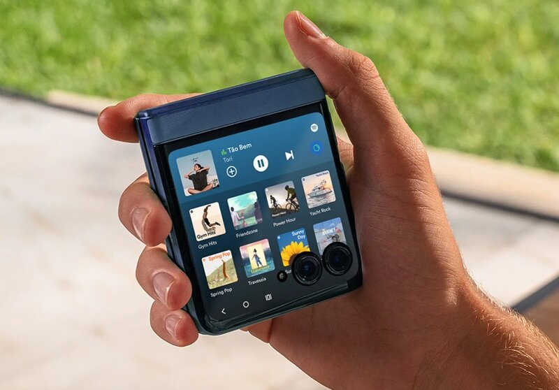 Motorola Razr 60 bán chính hãng với giá quá rẻ, trang bị cực xịn thách thức Galaxy Z Flip7