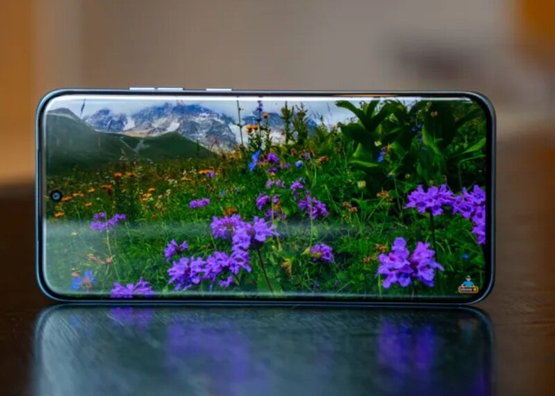 Điện thoại Motorola Edge 70 Fusion có màn hình 144 Hz, pin 7000 mAh, giá bán lại cực