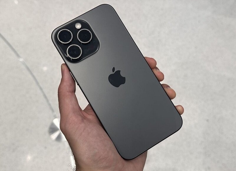 iPhone 15 Pro Max màu Titan đen