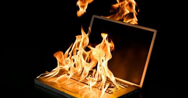 Laptop On Fire 17087840503411214196290 4 0 379 600 Crop 17087840582941734052329.jpg