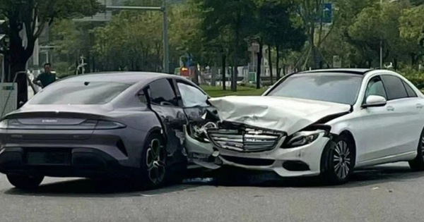 Xiaomi Su7 Accident1 17129290225122098179607 0 73 628 1078 Crop 17132528644901595638677.jpg