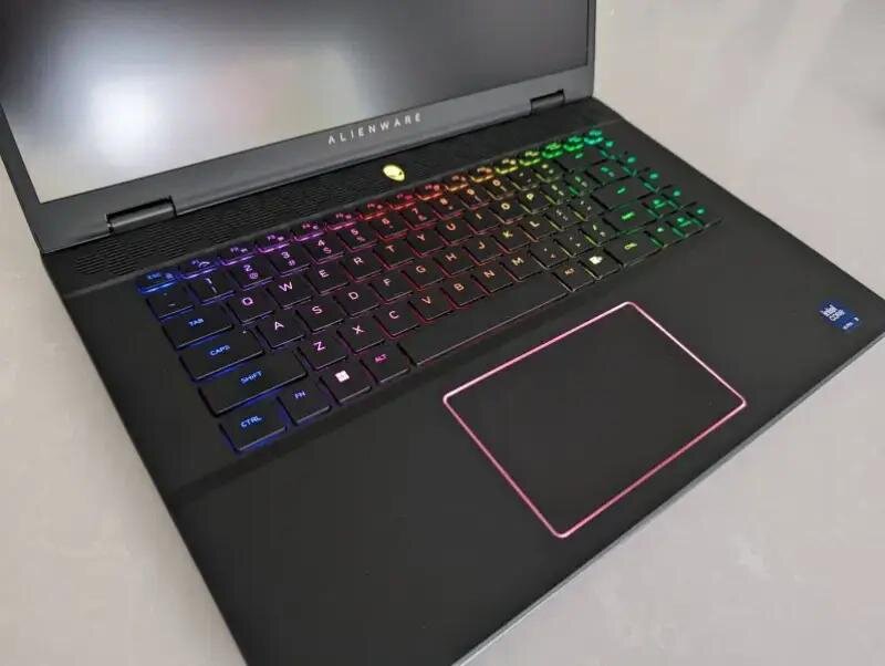 Dell Alienware m16 R2 2024: Hiệu suất tuyệt vời, tính di động cao, giá cả hợp lý!