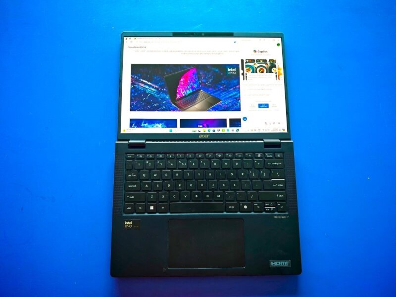 Laptop TravelMate P16 14 Ai được hoàn thiện với độ cứng cáp tuyệt vời