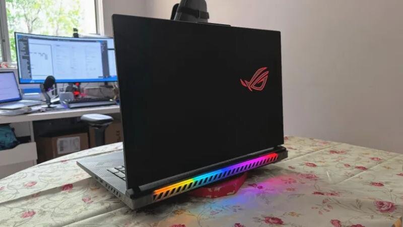 Laptop gaming ASUS ROG Strix Scar 18 (2024): Siêu phẩm 'trăm triệu' game thủ nào cũng ước!