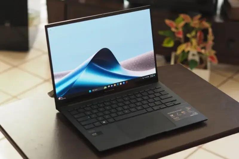 Đánh giá laptop Asus Zenbook S 14 (2024): Core Ultra Series 2 liệu có 'nên cơm nên cháo'?