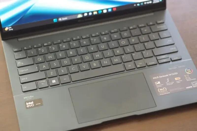 Đánh giá laptop Asus Zenbook S 14 (2024): Core Ultra Series 2 liệu có 'nên cơm nên cháo'?