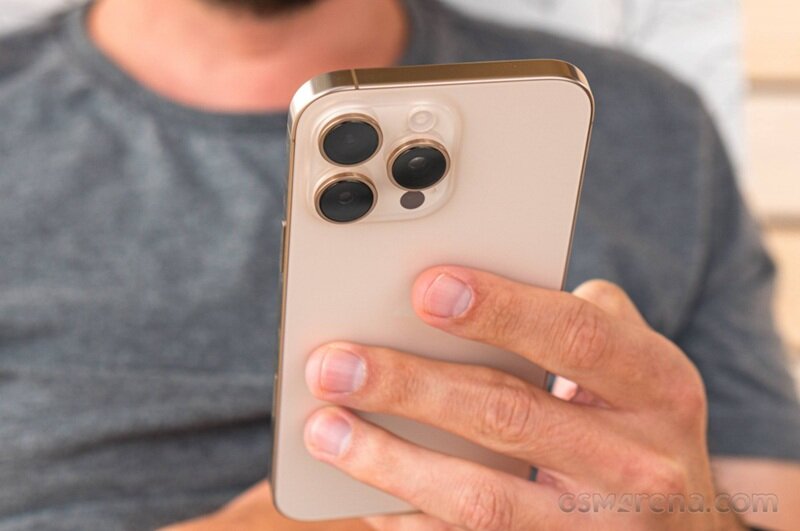 iPhone 16 Pro Max titan sa mạc hết