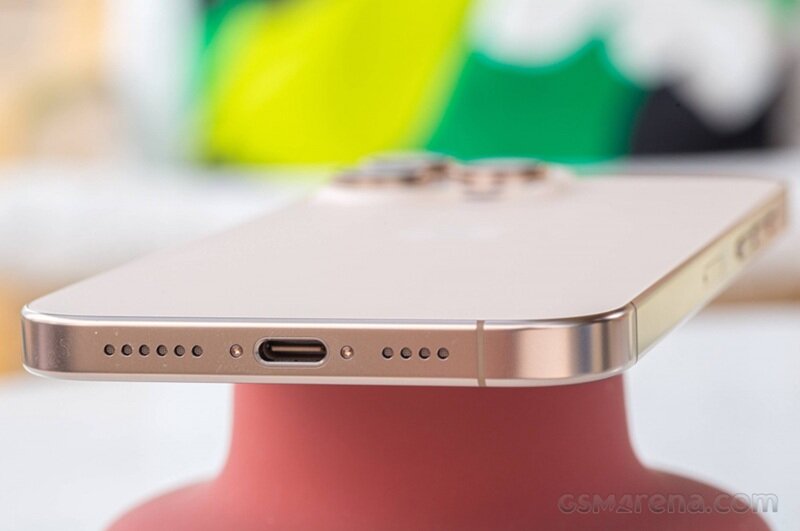iPhone 16 Pro Max titan sa mạc hết