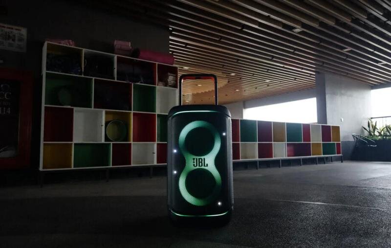 Loa JBL PartyBox 520 mạnh mẽ và di động, sẵn sàng cho các sự kiện lớn