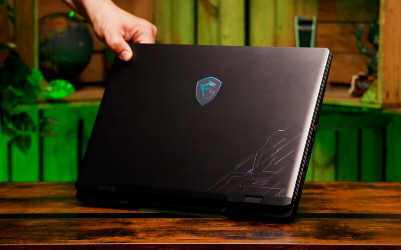 MSI Crosshair 16 HX AI D2XW – Giá hợp lý, nhưng quá nhiều thứ phải “hy sinh”