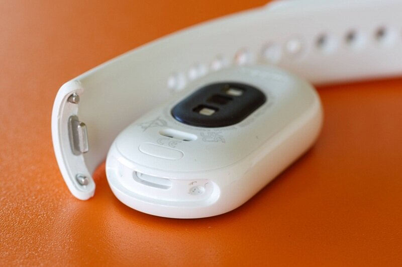 Giải mã sức hấp dẫn của Xiaomi Mi Band 10 Ceramic bản gốm thời thượng