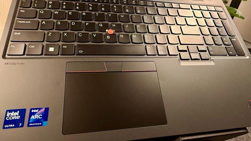 Lenovo ThinkPad P16v Gen 1: Đánh giá chi tiết về máy trạm di động giá rẻ
