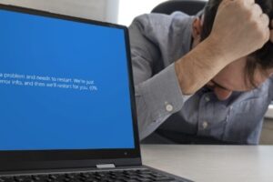 Cách microsoft phát minh lại windows để tồn tại cuộc