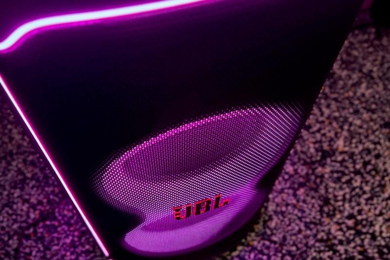 JBL PartyBox Ultimate: Quái vật âm thanh đích thực dành cho những bữa tiệc hoành tráng