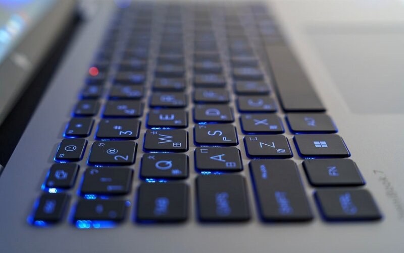 Đánh giá laptop HP OmniBook 7 AI 14: Di động và chuyên nghệp