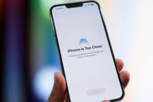 Tinh nang tat khoang cach man hinh iphone la gi 27032026221914.jpg